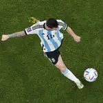 Messi marcó un gol a México y Argentina, que ganó 2-0, sigue viva en el Mundial