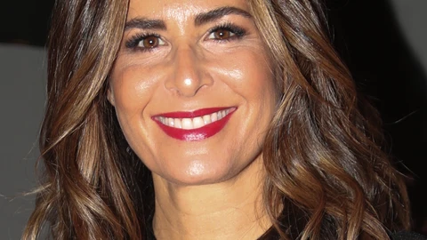 Nuria Roca recoge su Antena de Oro con vestidos de tul.