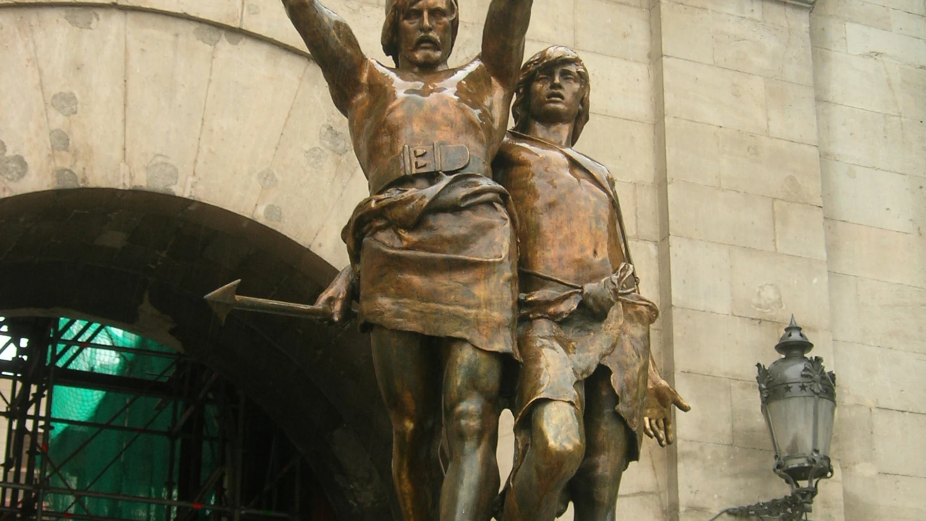 Monumento a Indíbil y Mandonio, en Lérida.