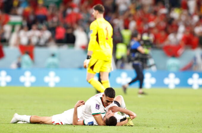 Los jugadores de Marruecos celebran la victoria contra Bélgica, en el Grupo F del Mundial de Qatar