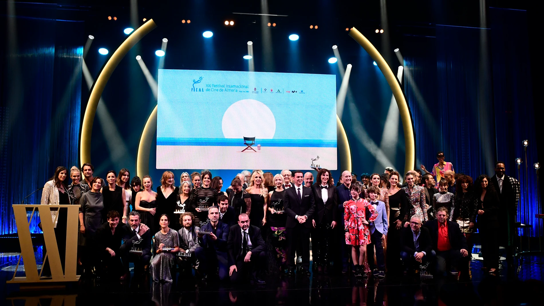 Los galardonados del Festival Internacional de Cine de Almería (FICAL) posan tras la gala de clausura