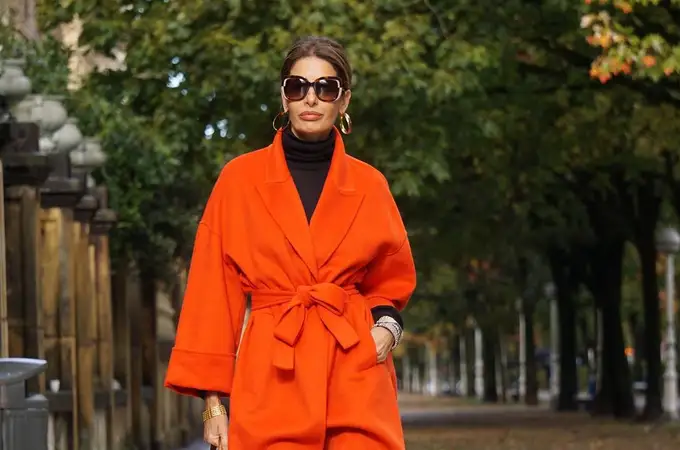 Las mujeres de más de 50 van a amar este abrigo que es capaz de transformar cualquier look