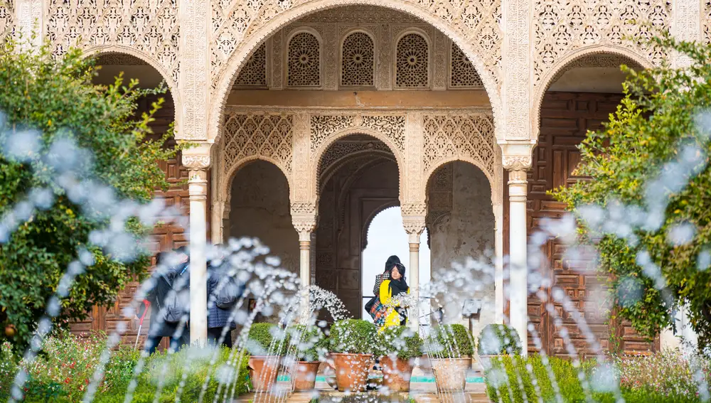 Vista de uno de los rincones del amplio conjunto monumental y paisajístico granadino de la Alhambra y el Generalife