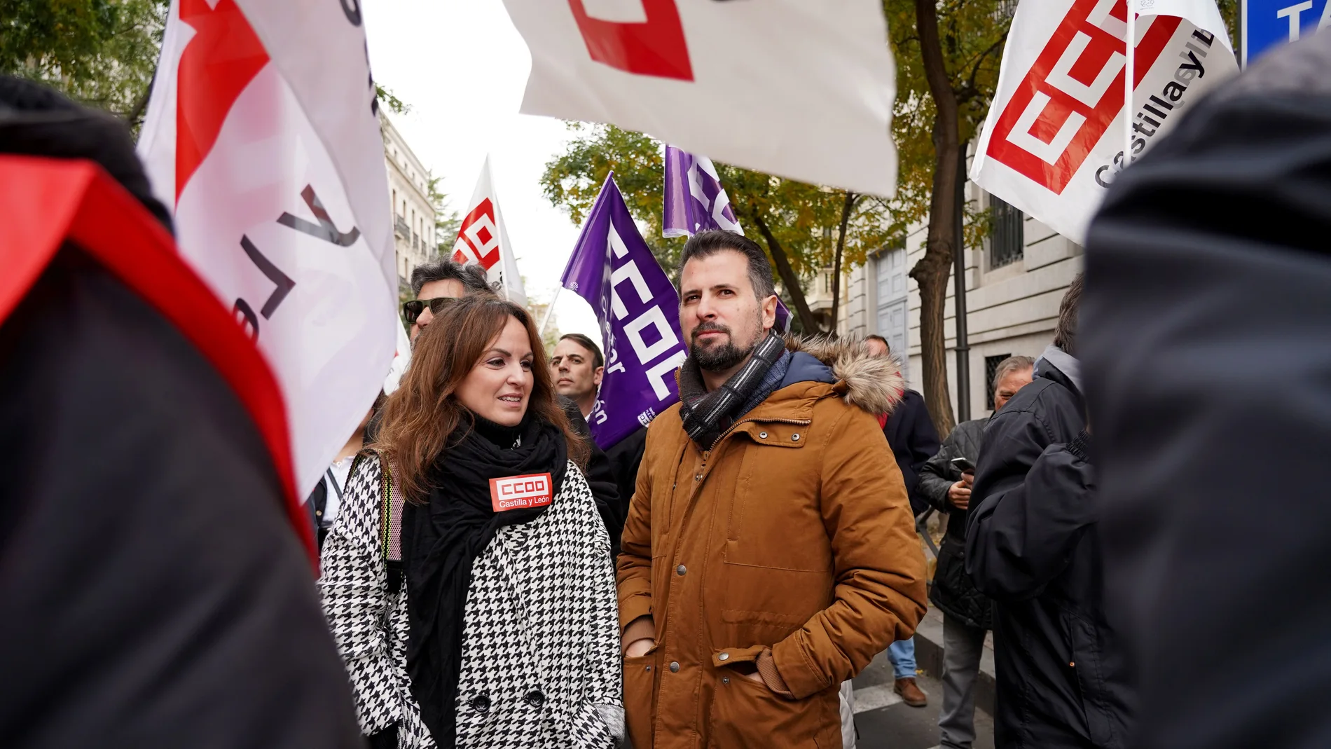 Luis Tudanca y Patricia Gómez, en la manifestación de UGT y CCOO contra Vox en Valladolid
