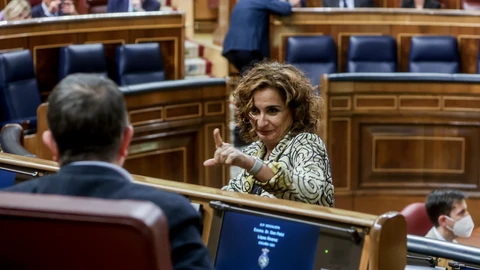 La ministra de Hacienda, María Jesús Montero, en una sesión plenaria en el Congreso de los Diputados