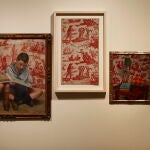 Una visitante en una de las salas del Museu Nacional d'Art de Catalunya (MNAC) que presenta "Feliu Elias. La realidad como obsesión"