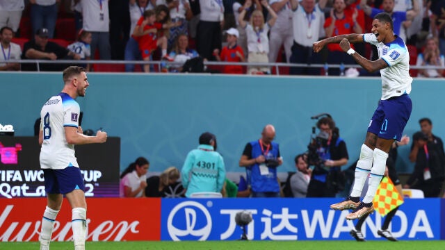 Marcus Rashford celebra su segundo gol, el tercero de Inglaterra ante Gales