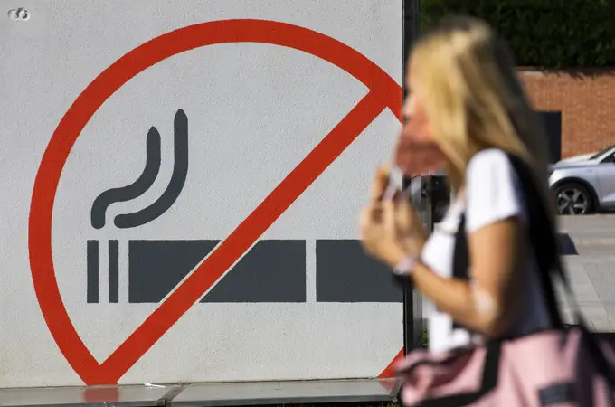 Los médicos exigen a Darias que no indulte el tabaco 