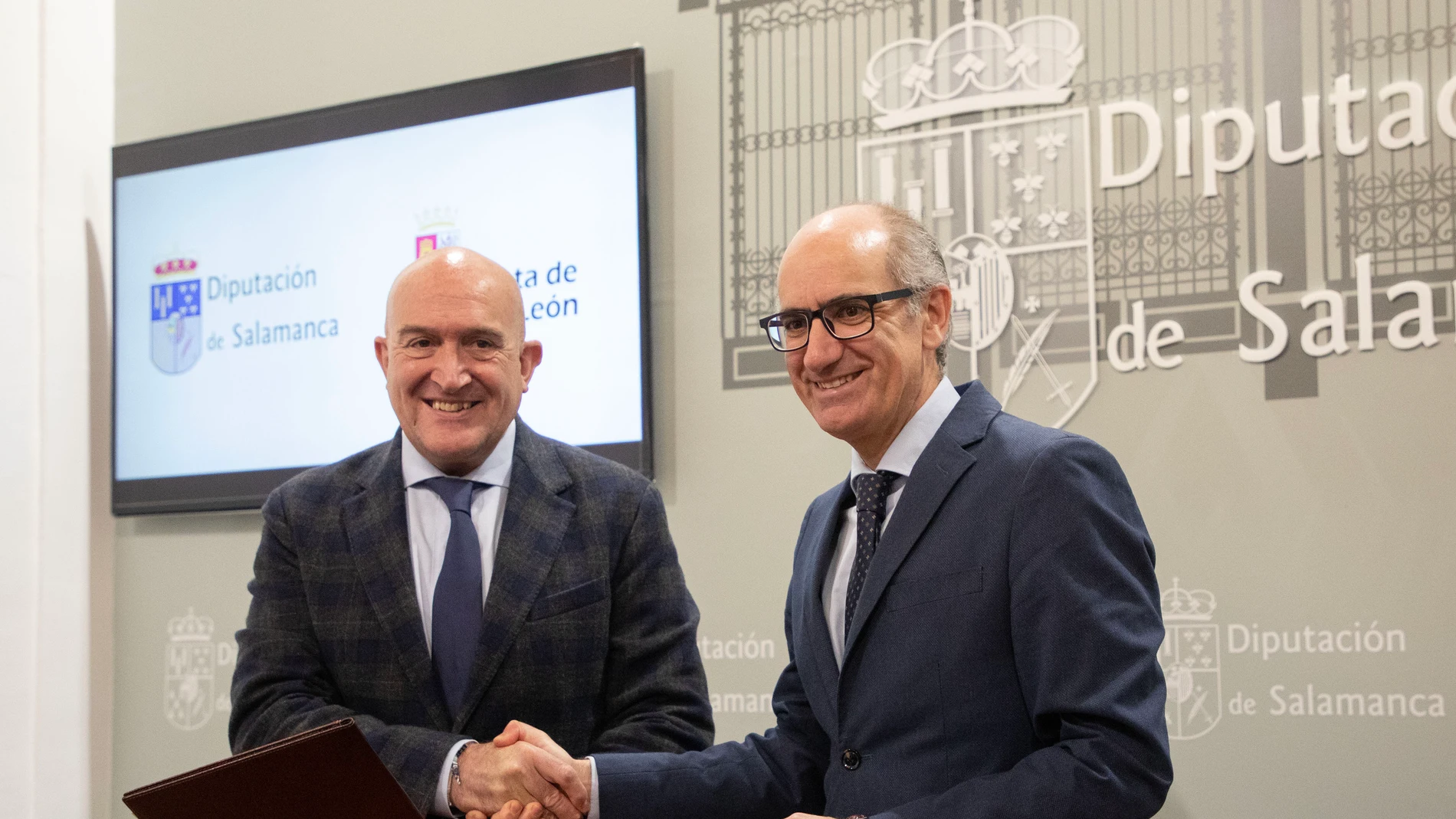 El consejero de la Presidencia, Jesús Julio Carnero, presenta junto con el presidente de la Diputación Provincial de Salamanca las cifras del Fondo de Cohesión Territorial correspondientes a la provincia