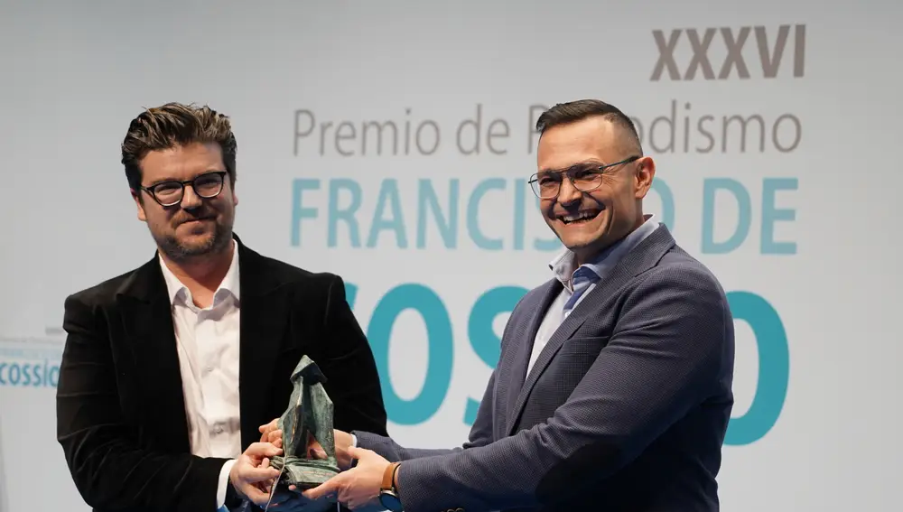 Marco Alonso y Rodrigo Ucero recogen el XXXVI Premio de Periodismo Francisco de Cossío