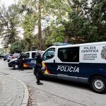 Agentes de Policía en la embajada de Ucrania donde se ha producido una explosión, a 30 de noviembre de 2022, en Madrid (España)