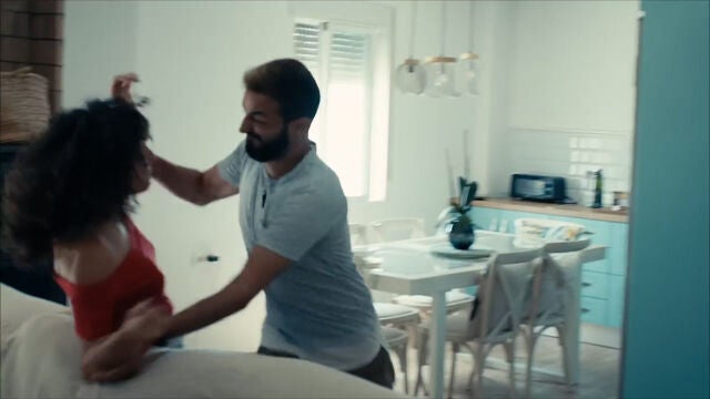 Captura del vídeo difundido por el Ayuntamiento de Úbeda contra la Policía y financiado por el Ministerio de Igualdad