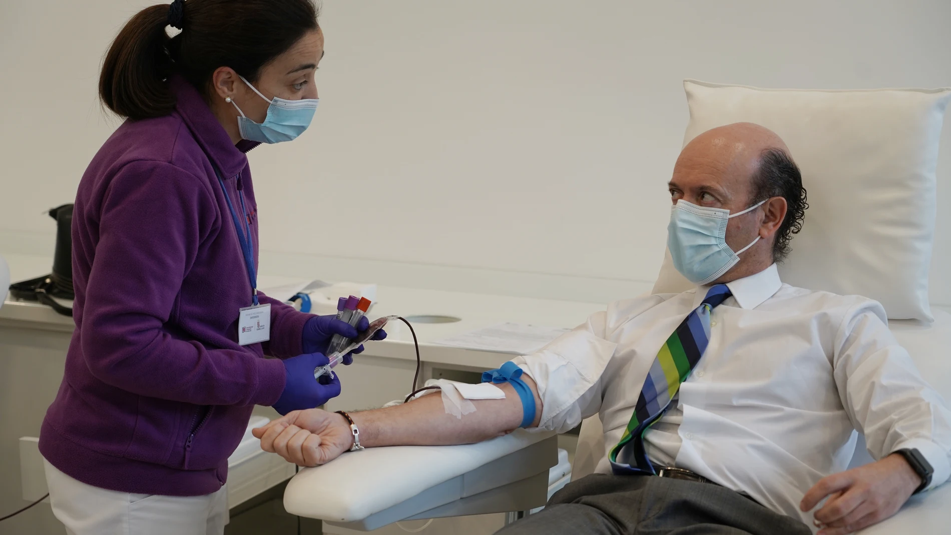 El viceconsejero de Asistencia Sanitaria, Planificación y Resultados en Salud, Jesús García-Cruces Méndez, hace balance de la actual situación del Banco de Sangre en Castilla y León