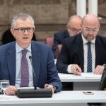 El consejero de Sanidad de la Comunidad de Murcia Juan José Pedreño, durante su comparecencia en la comisión de Economía, Hacienda y Presupuestos, este miércoles en la Asamblea Regional de Murcia. EFE/Marcial Guillén
