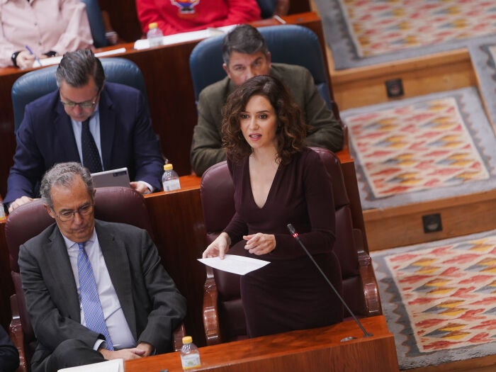 La presidenta de la Comunidad de Madrid, Isabel Díaz Ayuso, interviene en el pleno de la Asamblea de Madrid, este jueves