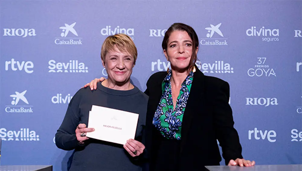 Blanca Portillo (izda.) y Nora Navas, lectoras de las nominaciones de los 37º. Premios Goya