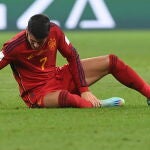 Álvaro Morata se duele por la entrada de un jugador japonés