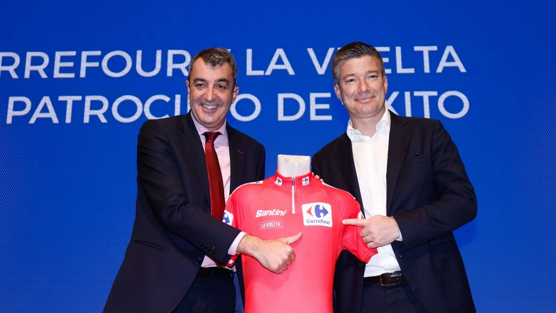 El director general de La Vuelta, Javier Guillén, y el director ejecutivo de Carrefour España España, Alexandre de Palmas