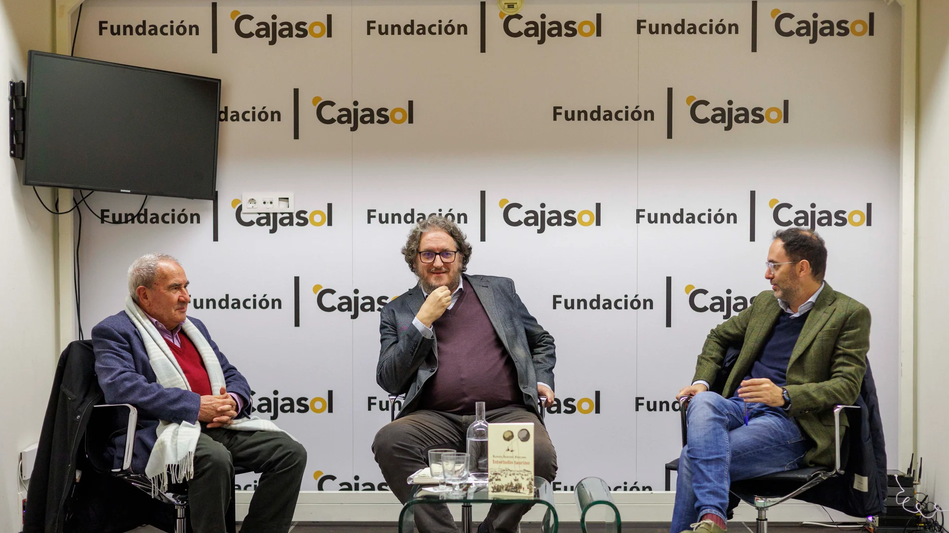 Alberto González Troyano, David Fernández y Pepe Lugo, en los Encuentros de La Razón en la Fundación Cajasol