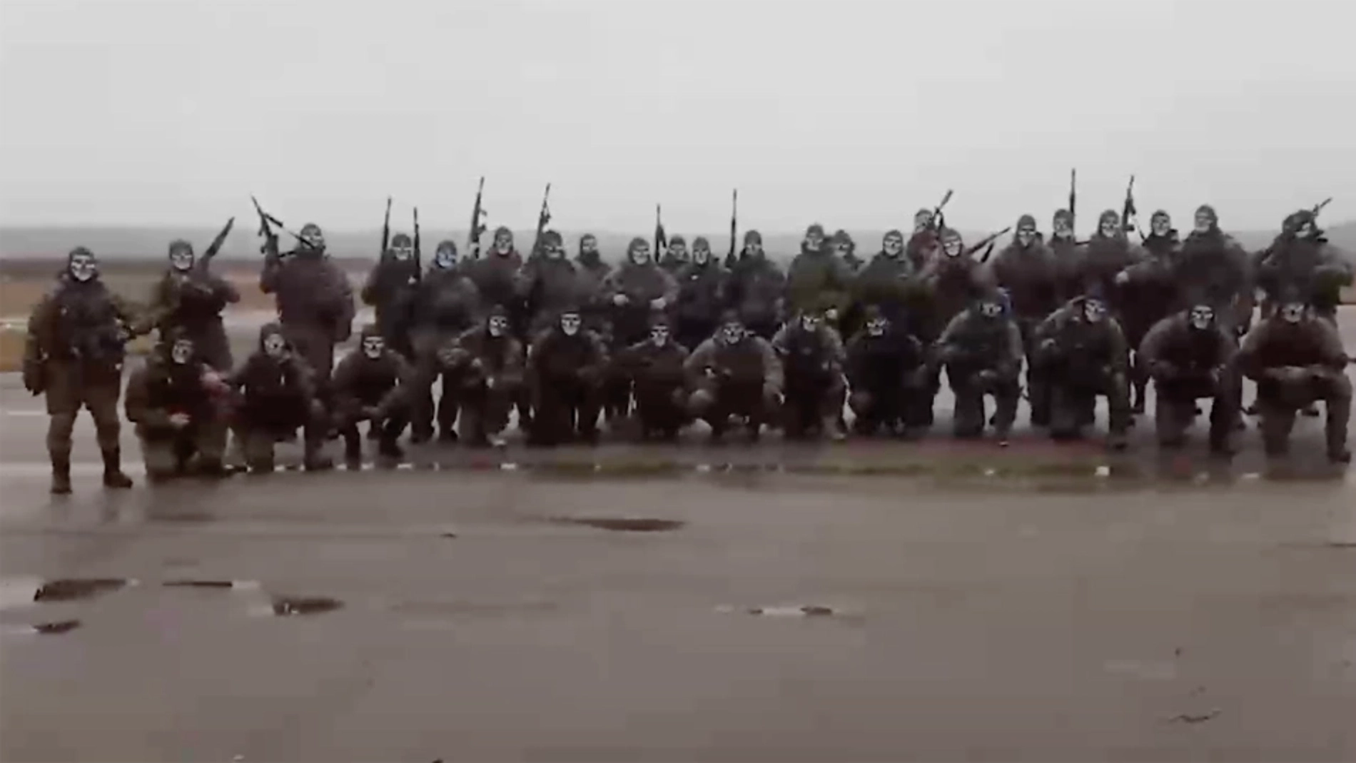 Imagen del supuesto grupo de hooligans que está recibiendo formación militar para incorporarse a filas