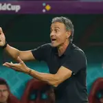Luis Enrique, dando instrucciones en el partido de España contra Japón del Mundial de Qatar 2022