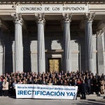 Diputados y senadores del Partido Popular se concentran para pedir la dimisión de la ministra de Igualdad, Irene Montero, en el Congreso de los Diputados, a 1 de diciembre de 2022, en Madrid (España).