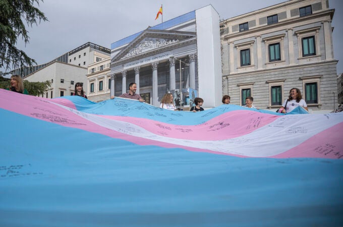 Avalancha de hombres que piden el cambio de sexo