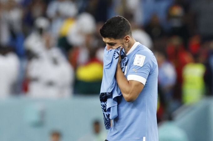 Luis Suárez se lamenta tras la eliminación de Uruguay