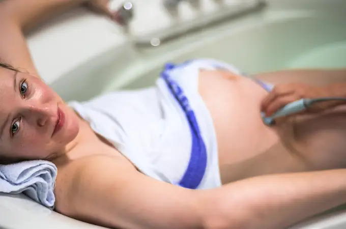 Beneficios de la hidroterapia durante el parto: estas son sus ventajas