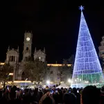 Árbol de Navidad en la plaza del Ayuntamiento de Valencia