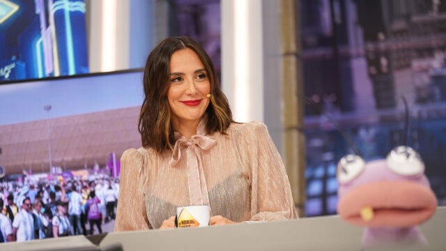 Tamara Falcó con blusa lazo.