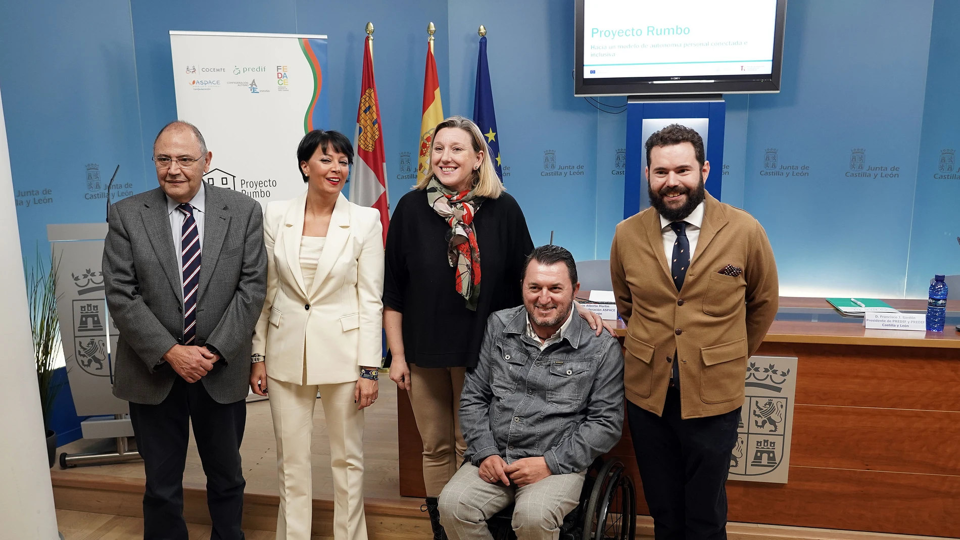 La consejera de Familia e Igualdad de Oportunidades, Isabel Blanco, presenta el proyecto "Rumbo" junto a Daniel Aníbal, Jesús Alberto Martín, Rosa Luna y Francisco José Sardón