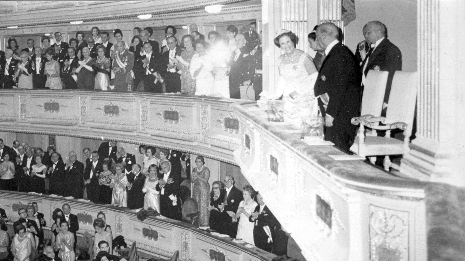 Carmen Polo, en la reapertura del Teatro Real en 1966