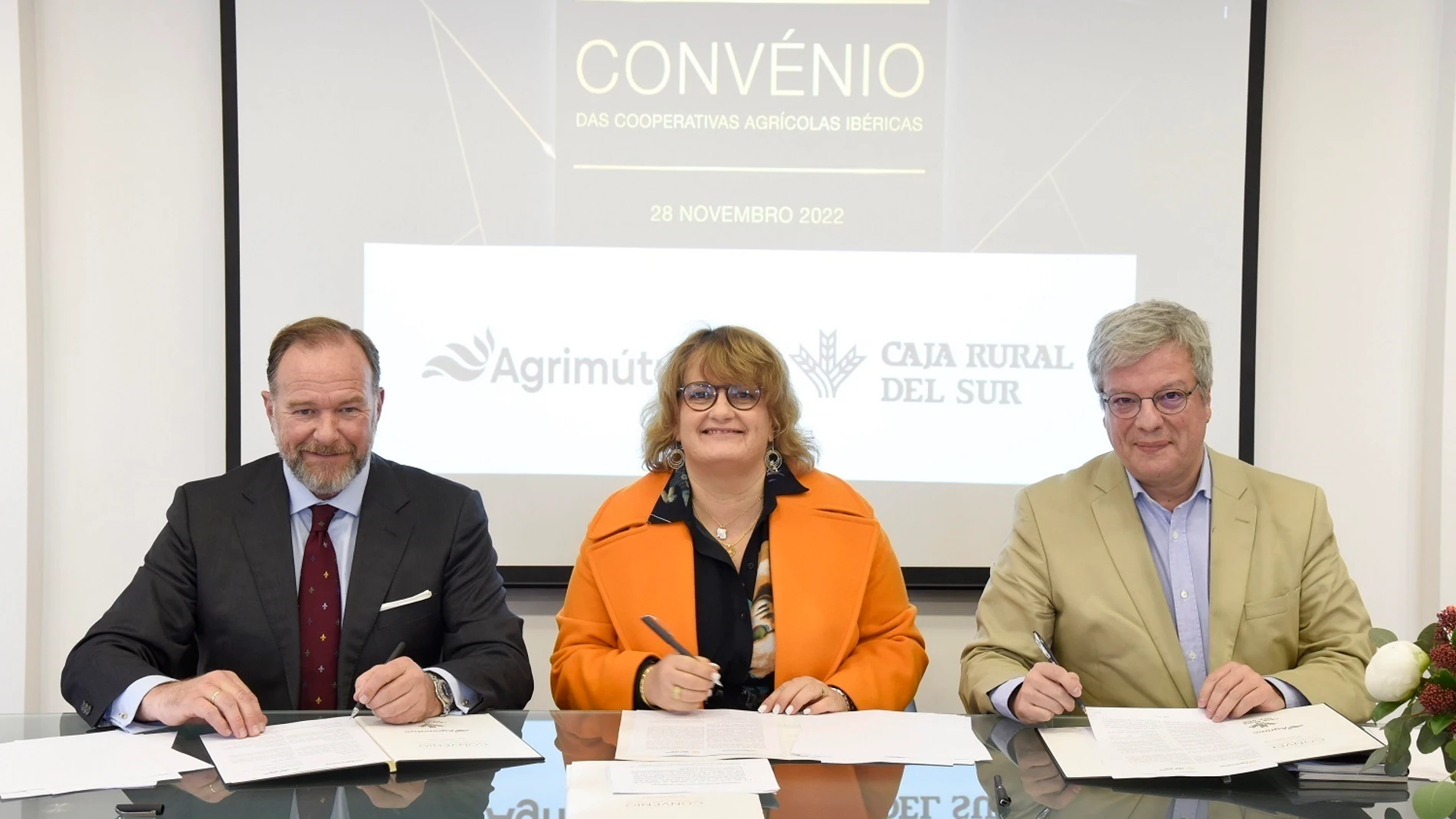 Firma del convenio de Caja Rural del Sur con la entidad portuguesa Agrimútuo-Federación Nacional de las Cajas de Crédito Agrícola Mutuo