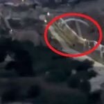 Momento en el que el inmigrante cruza la valla y aterriza en Melilla