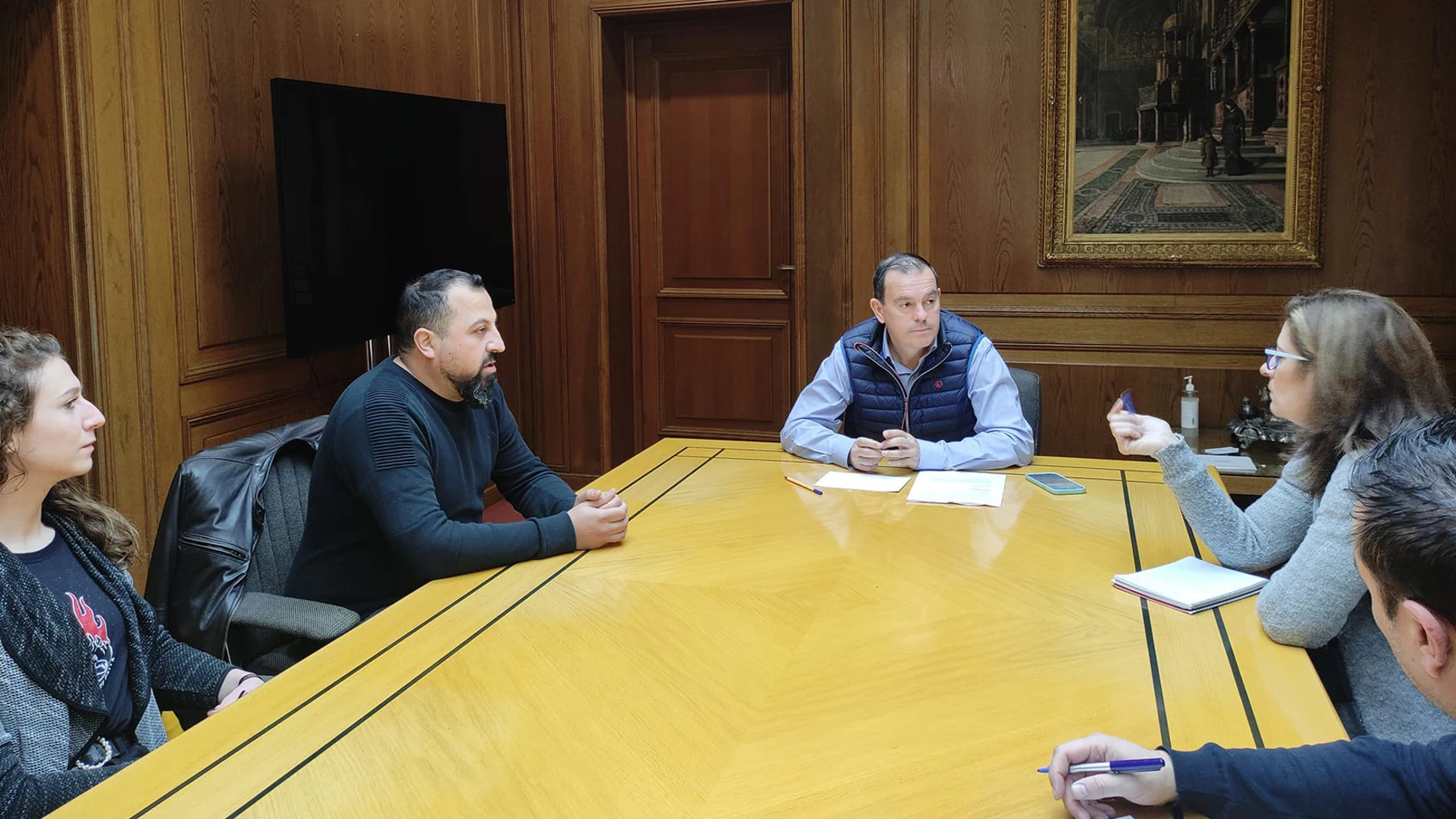El presidente de la Diputación de Zamora, Francisco José Requejo, se reúne con los representantes de la Asociación "La Culebra no se calla"