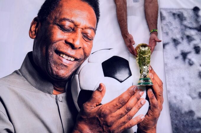 Esta es una de las últimas pancartas que la afición brasileña ha dedicado a Pelé