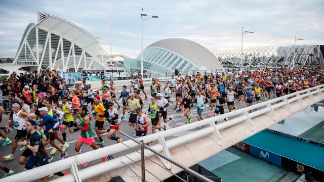 Corredores participan en el Maratón de Valencia Trinidad Alfonso