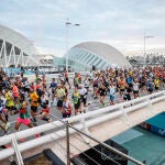 Corredores participan en el Maratón de Valencia Trinidad Alfonso