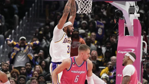 Anthony Davis fue imparable para la defensa de los Wizards