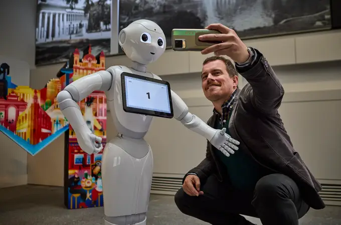 Pichi, el robot que busca planes personalizados para los turistas que llegan a Madrid