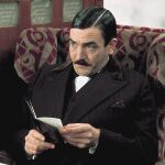 En la adaptación cinematográfica de "Asesinato en el Orient Express" dirigida por Sidney Lumet, el actor británico Albert Finney da vida a Hércules Poirot (interpretación que le valió un Oscar a mejor actor)