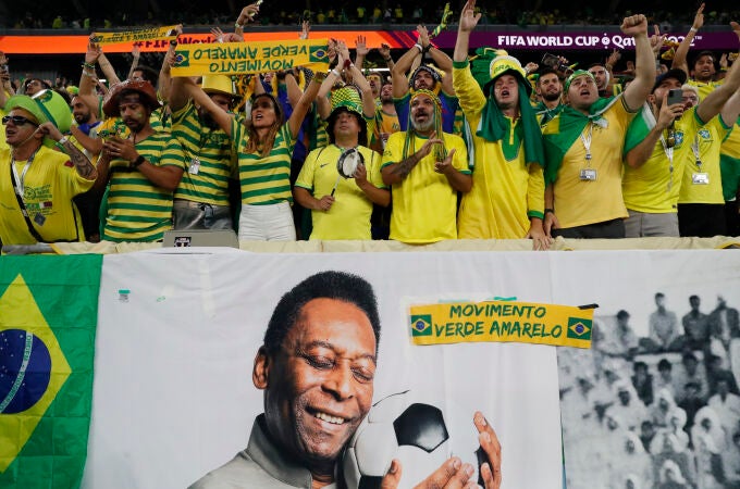 La afición de Brasil se acordó de Pelé en el partido ante Corea del Sur