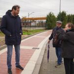 Puente conversa con dos vecinos de Valladolid tras visitar las obras ejecutadas de reurbanización de las calles Zeus, Poseidón y Olimpo