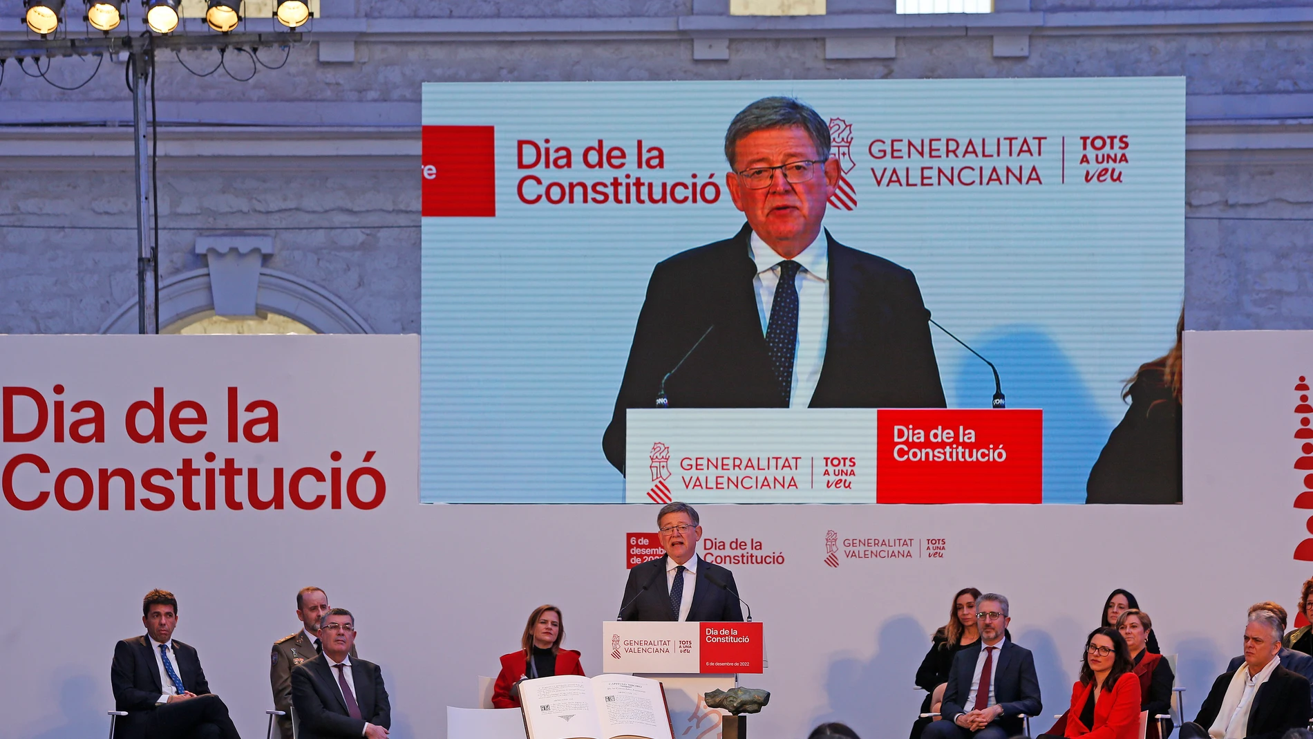 El Presidente de la Generalitat Valenciana, Ximo Puig, durante su intervención en el acto de celebración del Día de la Constitución en la Comunidad Valenciana, este martes en Valencia capital. EFE/ Manuel Lorenzo