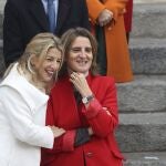 La vicepresidenta segunda y ministra de Trabajo, Yolanda Díaz (i) y la vicepresidenta tercera y ministra de Transición Ecológica, Teresa Ribera (d) durante los actos de Conmemoración del aniversario de la Constitución