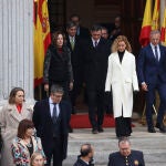 La presidenta del Congreso, Meritxell Batet (c) junto al presidente del Gobierno, Pedro Sánchez (c-i) y el presidente del Senado, Ander Gil (c-d).