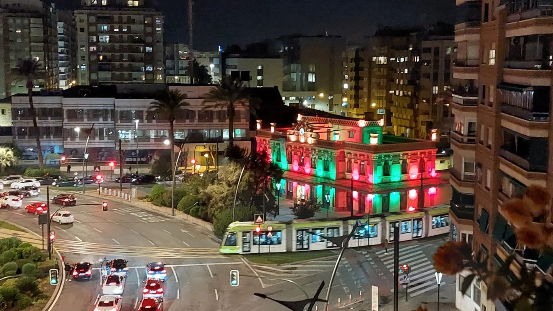 El edificio de Aguas de Murcia, con la tradicional iluminación navideña que ha sido confundido con el apoyo a la selección marroquí