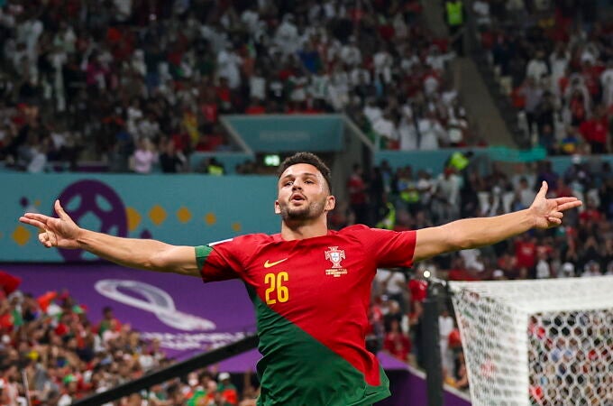 Lusail (Qatar), 06/12/2022.- Goncalo Ramos of Portugal celebrates after scoring during the FIFA World Cup 2022 round of 16 soccer match between Portugal and Switzerland at Lusail Stadium in Lusail, Qatar, 06 December 2022. (Mundial de Fútbol, Suiza, Estados Unidos, Catar) EFE/EPA/JOSE SENA GOULAO