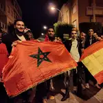  Aficionados de Marruecos toman la calle Manolo Escobar de El Ejido tras la victoria frente a España